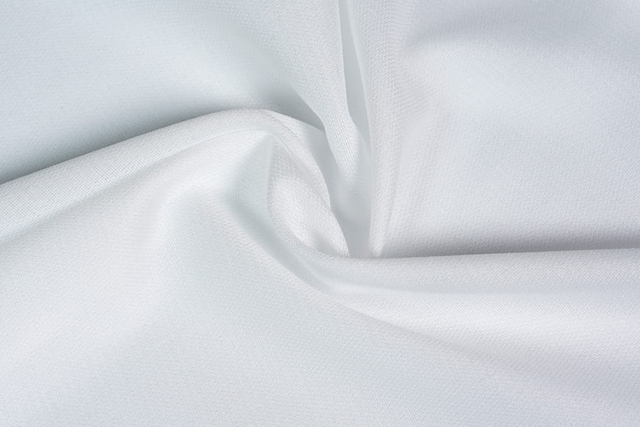 Polyester tavitelné propojení